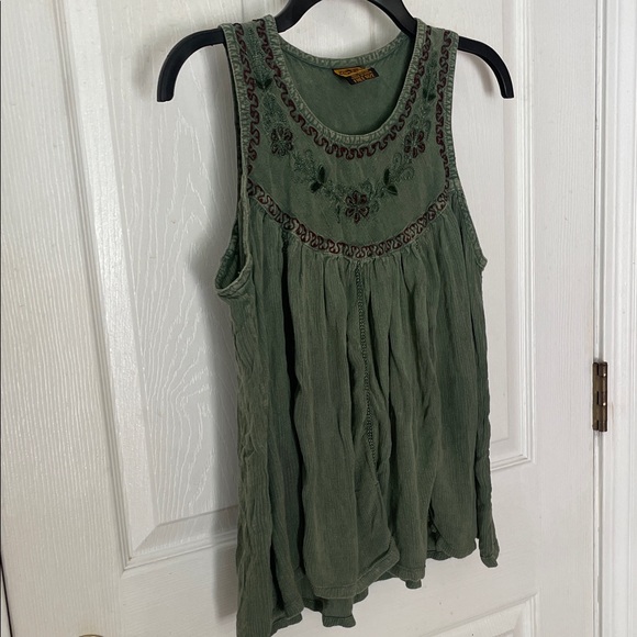 Boho chic wonderfully unique Olive Embroidered Tank Top - Picture 5 of 7